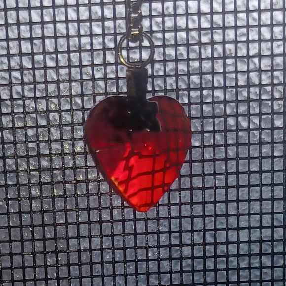 SOLD!! Red swarovski heart crystal pendant on sterling silver chain - Picture 3 of 3